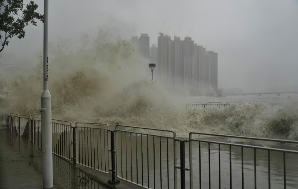 Bão Ragasa gây thiệt hại tại Hồng Kông