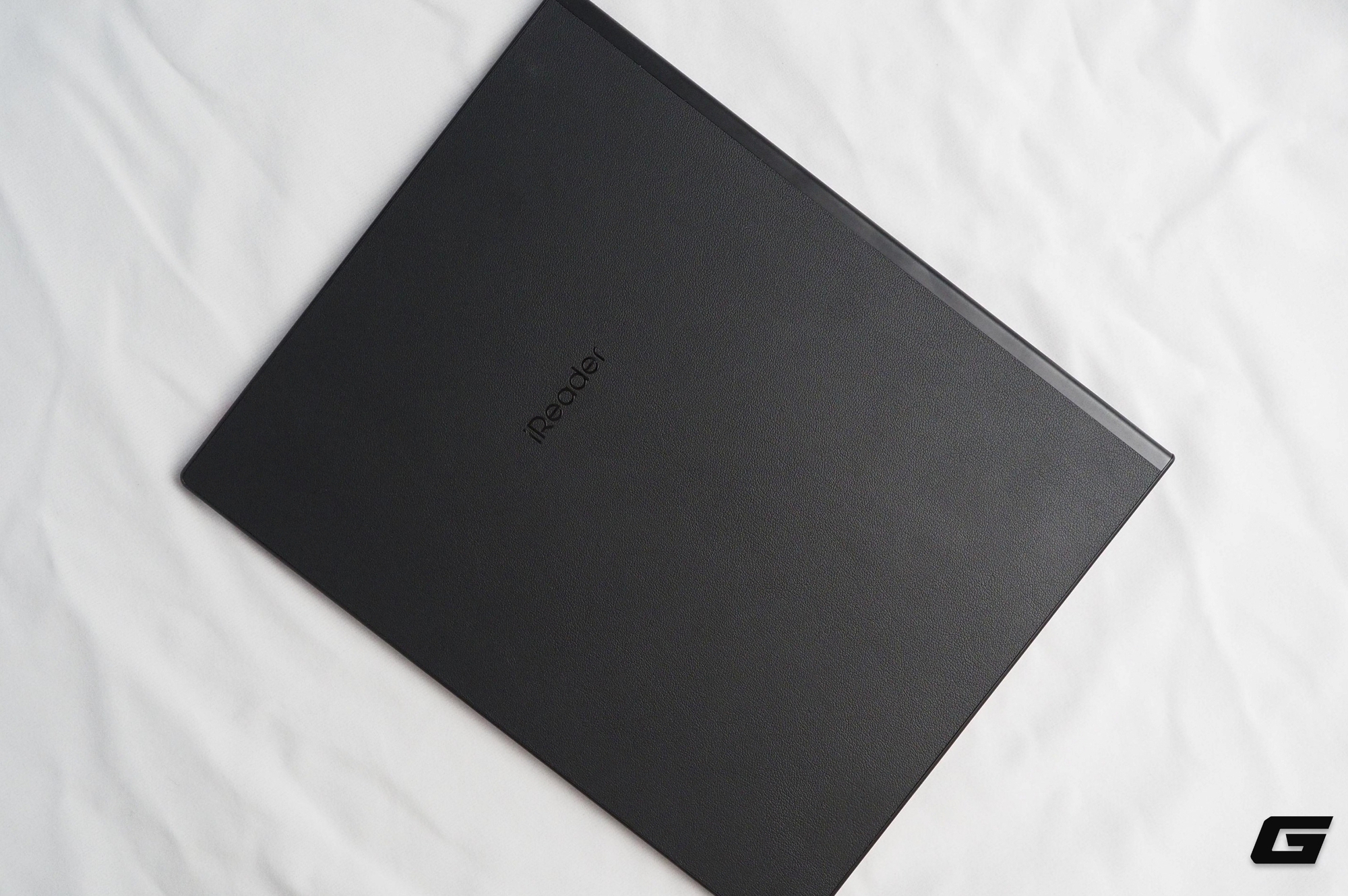 Thiết kế iReader Smart 5C Máy đọc sách với mặt lưng phủ da tổng hợp màu đen